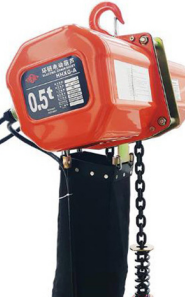 鏈條電動(dòng)葫蘆參與地下室發(fā)電機(jī)安裝工作